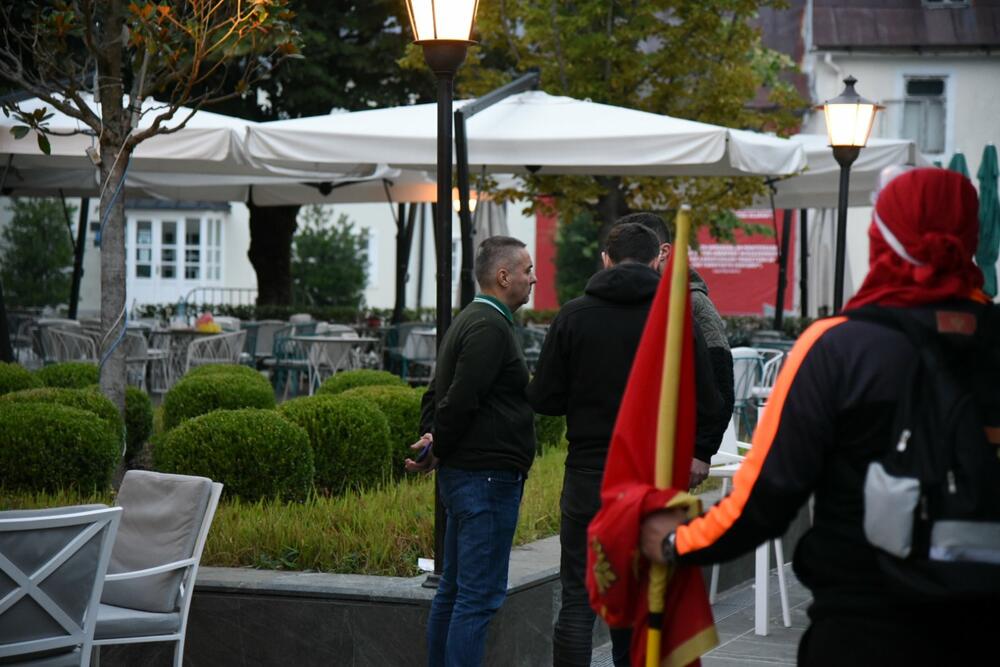 <p>U galeriji slika fotoreportera i novinara redakcije "Vijesti" pogledajte kako su od ranih jutarnjih sati protekla dešavanja na Cetinju</p>