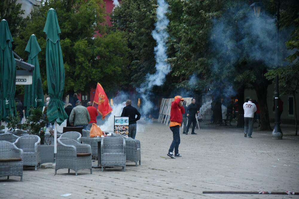 <p>U galeriji slika fotoreportera i novinara redakcije "Vijesti" pogledajte kako su od ranih jutarnjih sati protekla dešavanja na Cetinju</p>