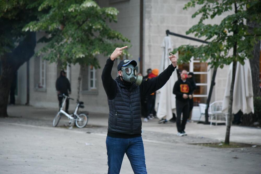 <p>U galeriji slika fotoreportera i novinara redakcije "Vijesti" pogledajte kako su od ranih jutarnjih sati protekla dešavanja na Cetinju</p>