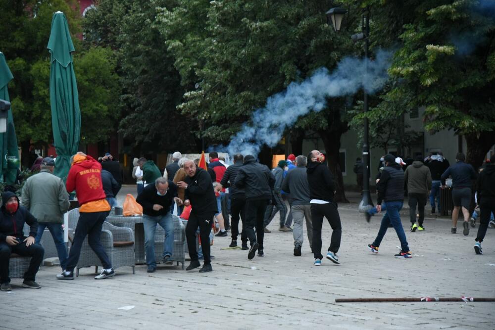 <p>U galeriji slika fotoreportera i novinara redakcije "Vijesti" pogledajte kako su od ranih jutarnjih sati protekla dešavanja na Cetinju</p>