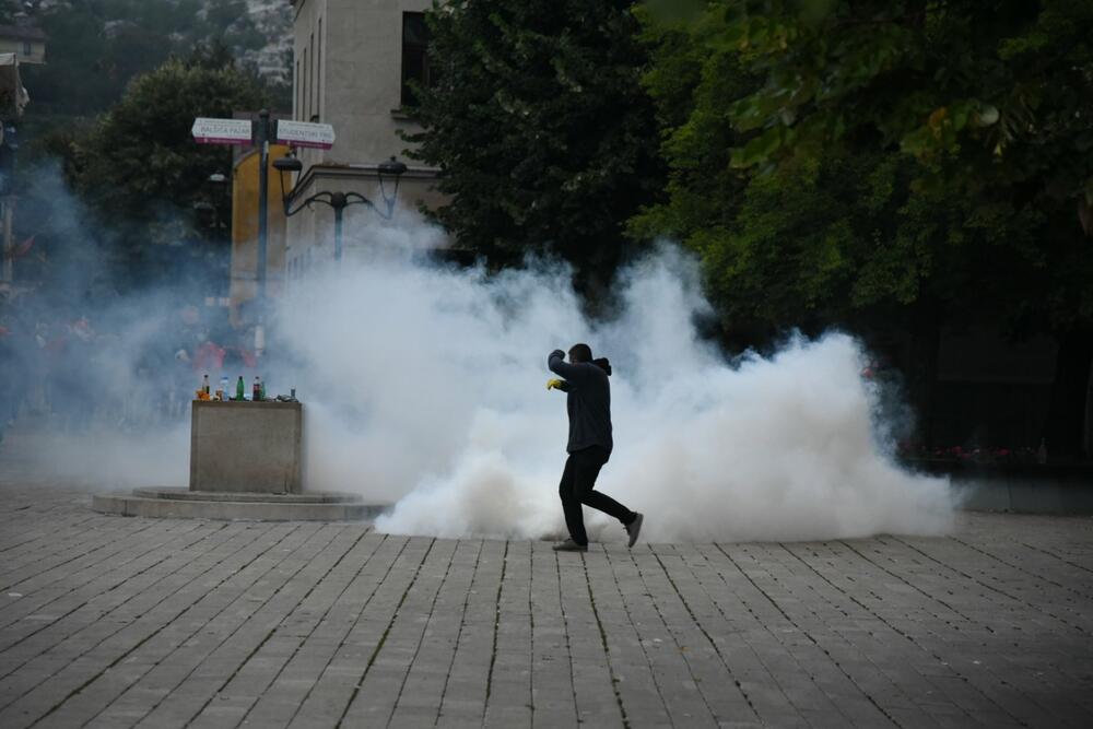 <p>U galeriji slika fotoreportera i novinara redakcije "Vijesti" pogledajte kako su od ranih jutarnjih sati protekla dešavanja na Cetinju</p>