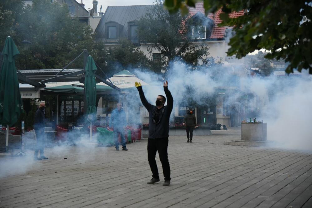 <p>U galeriji slika fotoreportera i novinara redakcije "Vijesti" pogledajte kako su od ranih jutarnjih sati protekla dešavanja na Cetinju</p>