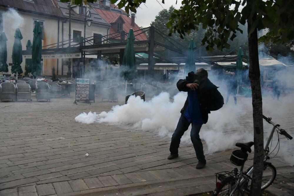 <p>U galeriji slika fotoreportera i novinara redakcije "Vijesti" pogledajte kako su od ranih jutarnjih sati protekla dešavanja na Cetinju</p>