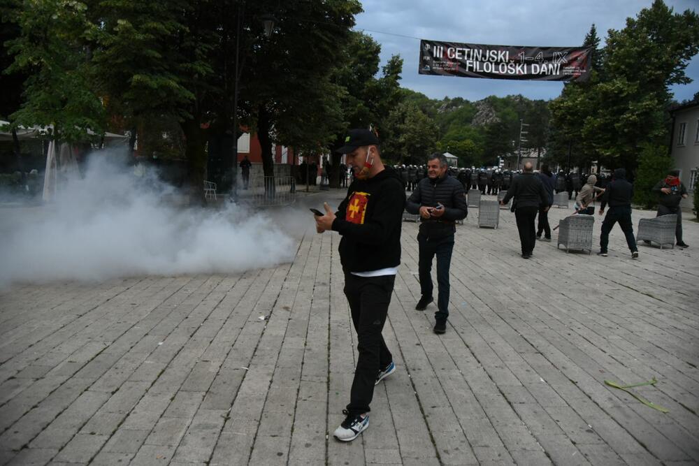 <p>U galeriji slika fotoreportera i novinara redakcije "Vijesti" pogledajte kako su od ranih jutarnjih sati protekla dešavanja na Cetinju</p>