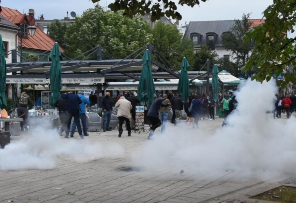 <p>U galeriji slika fotoreportera i novinara redakcije "Vijesti" pogledajte kako su od ranih jutarnjih sati protekla dešavanja na Cetinju</p>