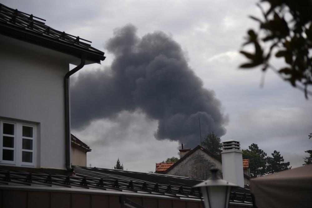 <p>U galeriji slika fotoreportera i novinara redakcije "Vijesti" pogledajte kako su od ranih jutarnjih sati protekla dešavanja na Cetinju</p>