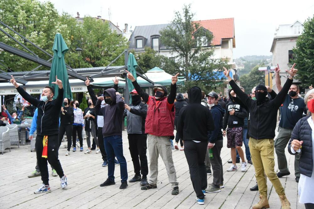 <p>U galeriji slika fotoreportera i novinara redakcije "Vijesti" pogledajte kako su od ranih jutarnjih sati protekla dešavanja na Cetinju</p>