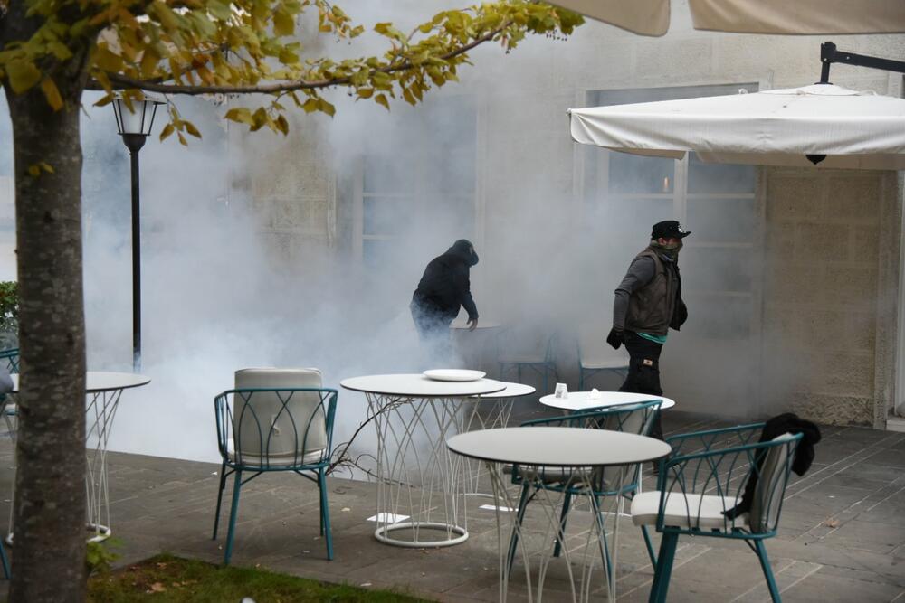 <p>U galeriji slika fotoreportera i novinara redakcije "Vijesti" pogledajte kako su od ranih jutarnjih sati protekla dešavanja na Cetinju</p>