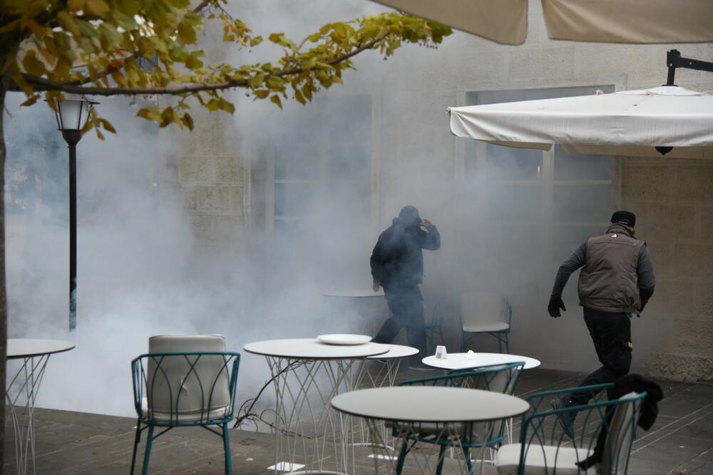 <p>U galeriji slika fotoreportera i novinara redakcije "Vijesti" pogledajte kako su od ranih jutarnjih sati protekla dešavanja na Cetinju</p>