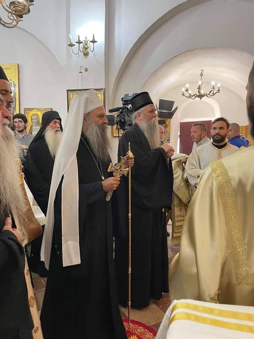 Patrijarh Porfirije, mitropolit Joanikije