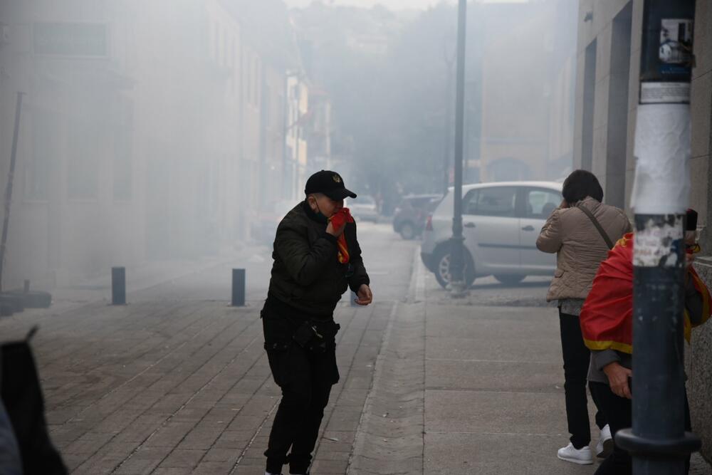 <p>U galeriji slika fotoreportera i novinara redakcije "Vijesti" pogledajte kako su od ranih jutarnjih sati protekla dešavanja na Cetinju</p>