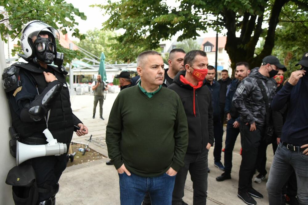 <p>U galeriji slika fotoreportera i novinara redakcije "Vijesti" pogledajte kako su od ranih jutarnjih sati protekla dešavanja na Cetinju</p>