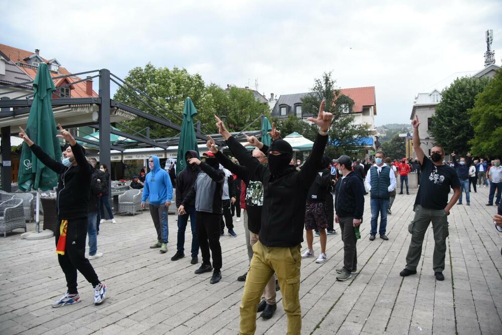 <p>U galeriji slika fotoreportera i novinara redakcije "Vijesti" pogledajte kako su od ranih jutarnjih sati protekla dešavanja na Cetinju</p>