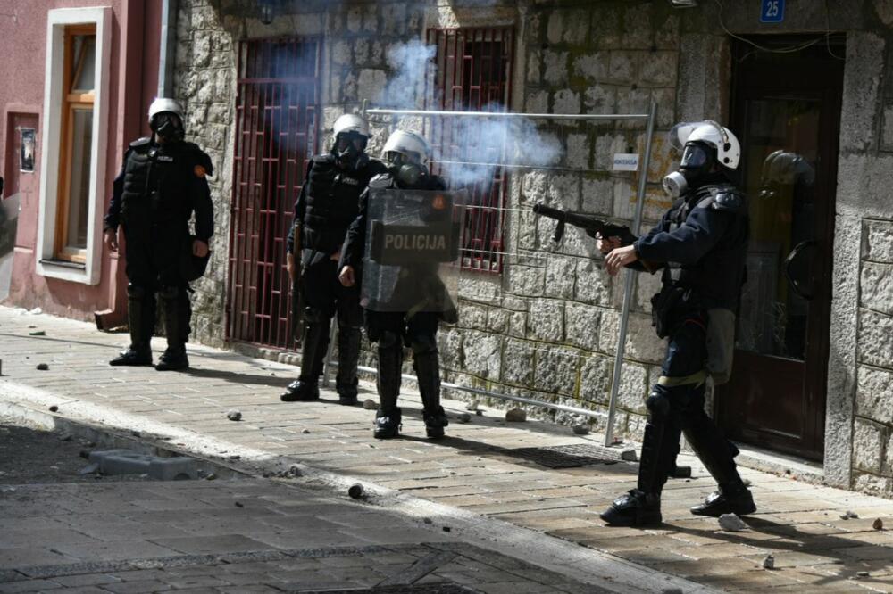 Policija juče ispred Cetinjskog manastira, Foto: Luka Zeković