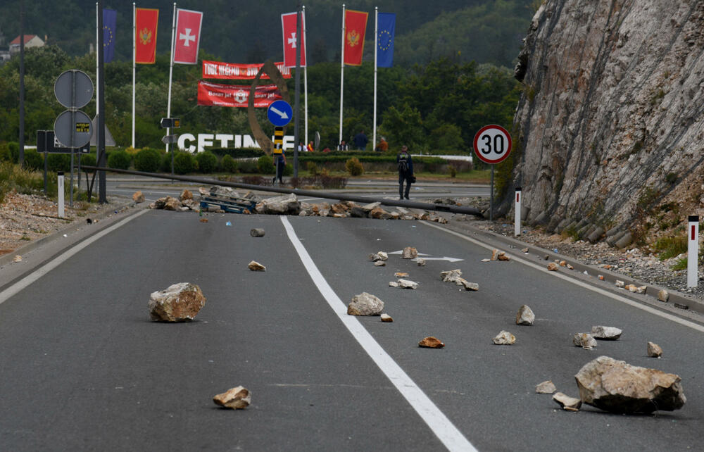 <p>U galeriji slika fotoreportera i novinara redakcije "Vijesti" pogledajte kako su od ranih jutarnjih sati protekla dešavanja na Cetinju</p>