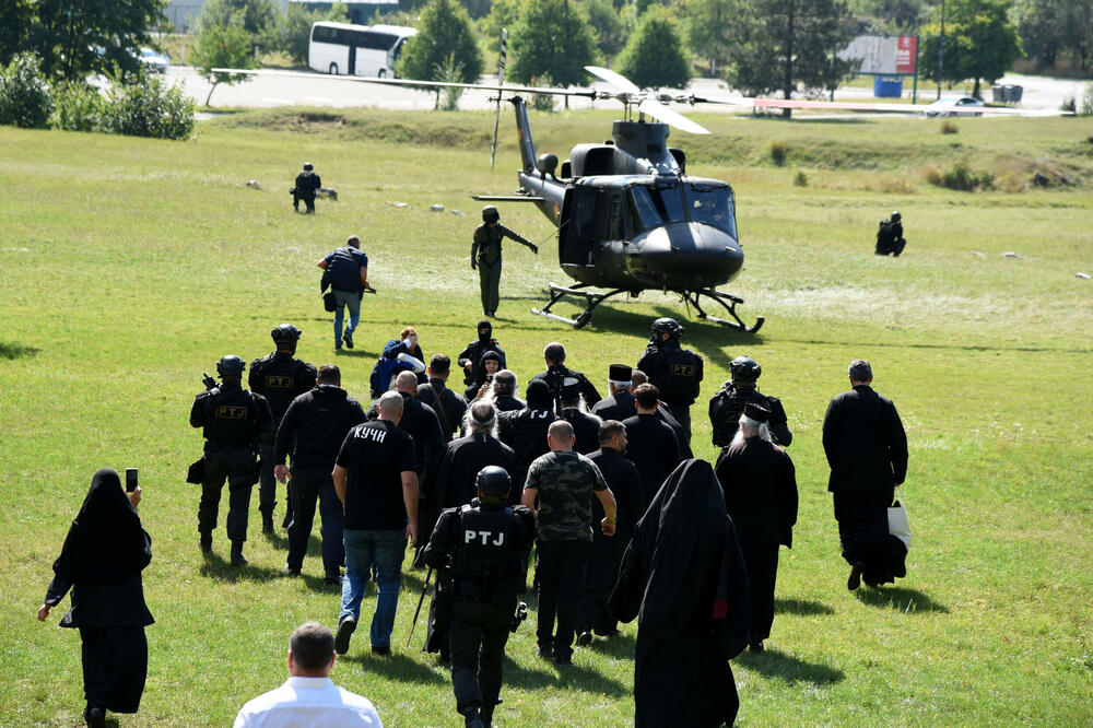 Transport vojnim helikopterom, Foto: Luka Zeković