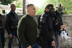 Veljović optužen za napad na policajce