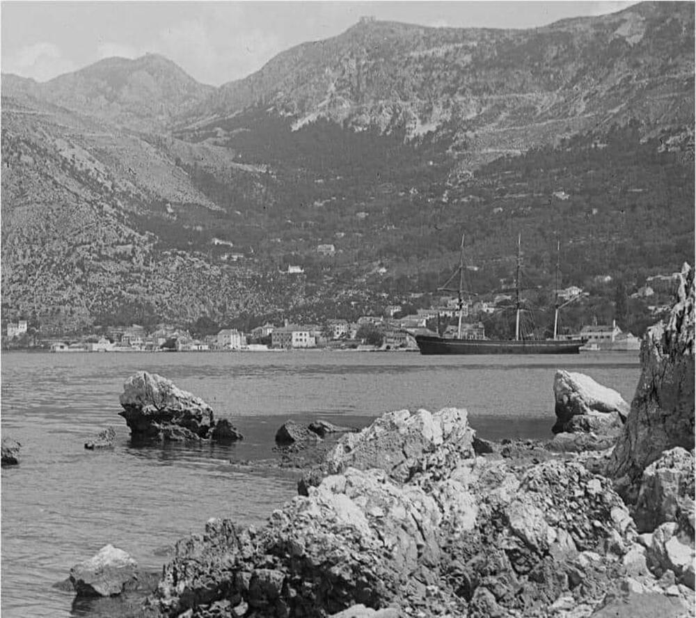Jedrenjak u risanskoj luci početkom 20. vijeka