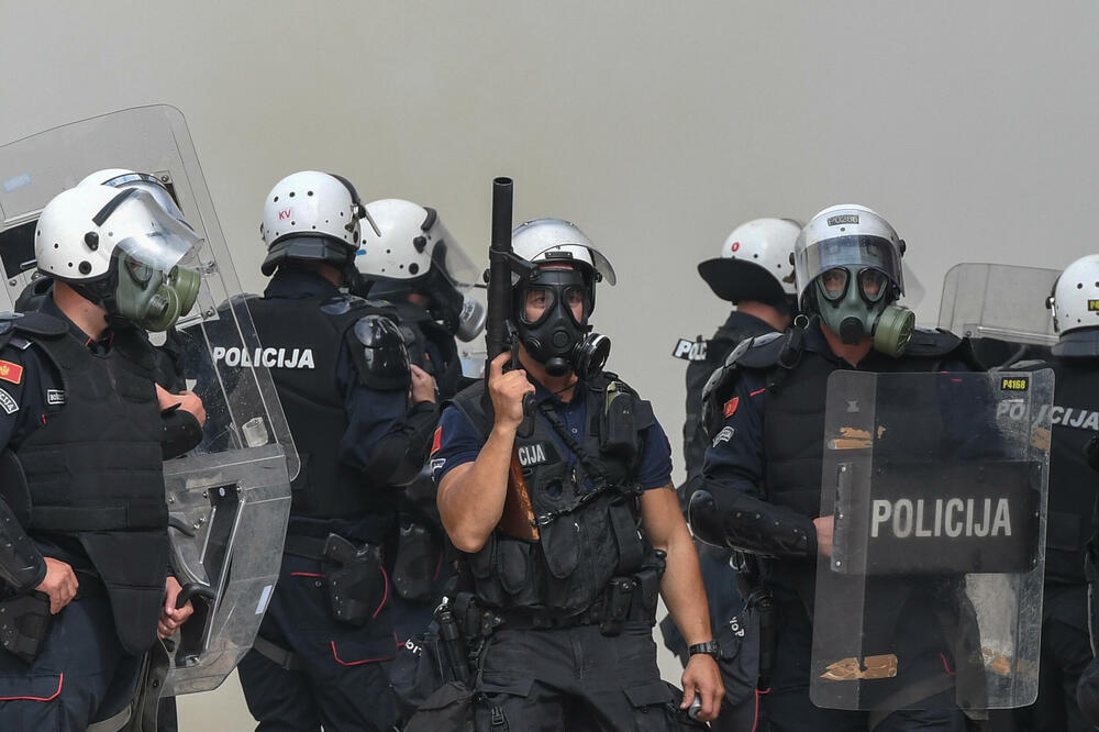 Sa protesta (ilustracija), Foto: Savo Prelević