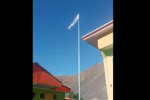 Talibanska zastava ispred guvernerove kancelarije u Panširu, u...