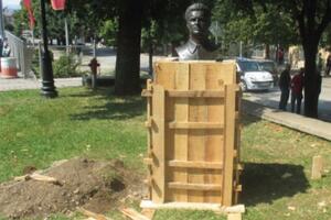 Bista Batinija postavljena u gradskom parku u Pljevljima