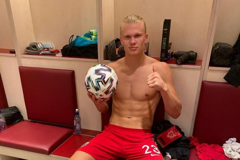 Haland u svlačionici nakon het-trika Gibraltaru, Foto: Twitter