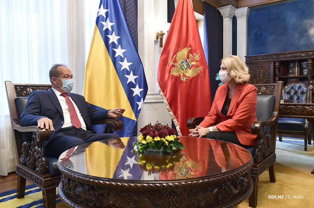 Olivera Injac, Sifet Podžić