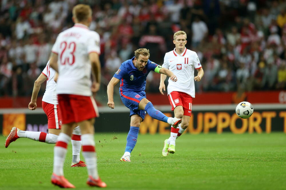 Hari Kejn postiže gol na sinoćnoj utakmici sa Poljskom, Foto: Reuters