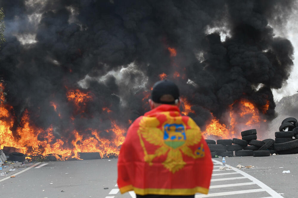 Nastavljen put polarizacije društva: S protesta na Cetinju, Foto: SAVO PRELEVIC