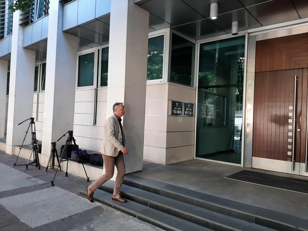 <p>Sastanak premijera sa predstavnicima vlasti počeo u 12 časova</p>