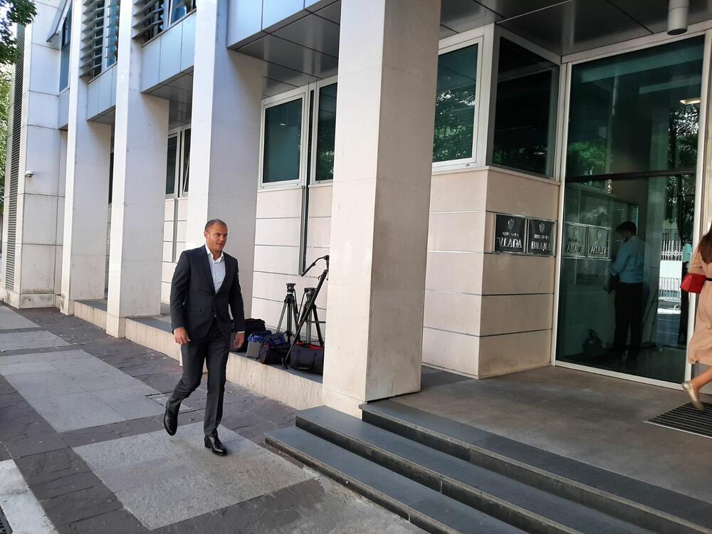 <p>Sastanak premijera sa predstavnicima vlasti počeo u 12 časova</p>