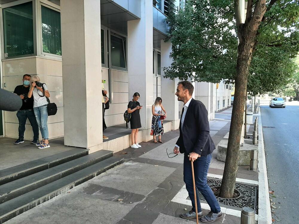 <p>Sastanak premijera sa predstavnicima vlasti počeo u 12 časova</p>