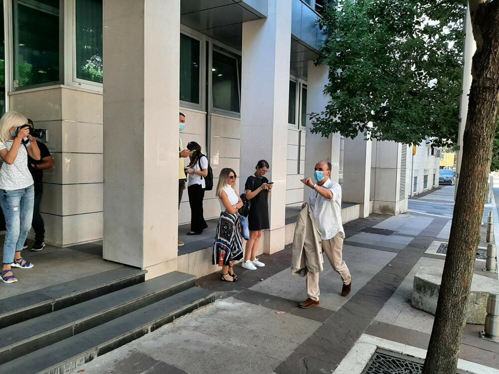 <p>Sastanak premijera sa predstavnicima vlasti počeo u 12 časova</p>