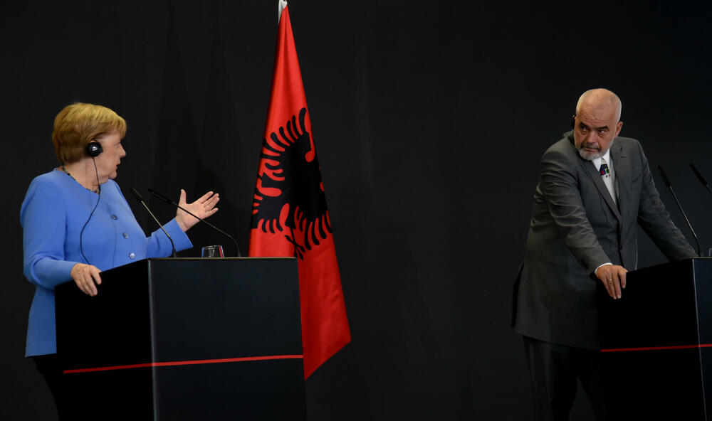 <p>"Što više budete birali saradnju to će Berlinski proces biti jači", rekla je Merkel</p>