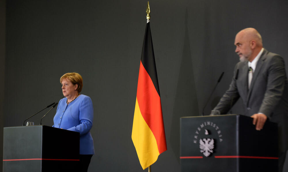 <p>"Što više budete birali saradnju to će Berlinski proces biti jači", rekla je Merkel</p>