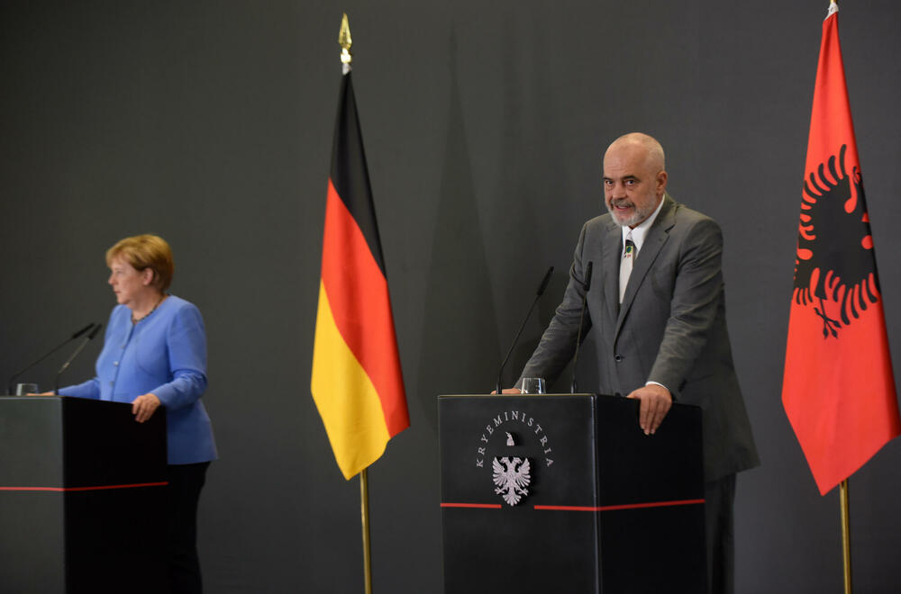 <p>"Što više budete birali saradnju to će Berlinski proces biti jači", rekla je Merkel</p>