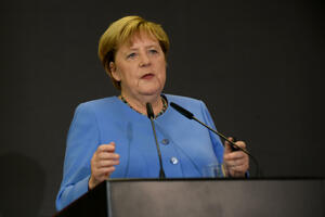Angela Merkel primila nagradu UNESKO-a za mir