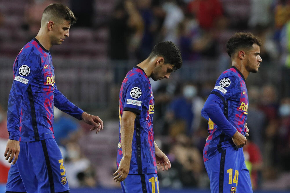 Fudbaleri Barselone nakon sinoćnjeg poraza, Foto: Reuters