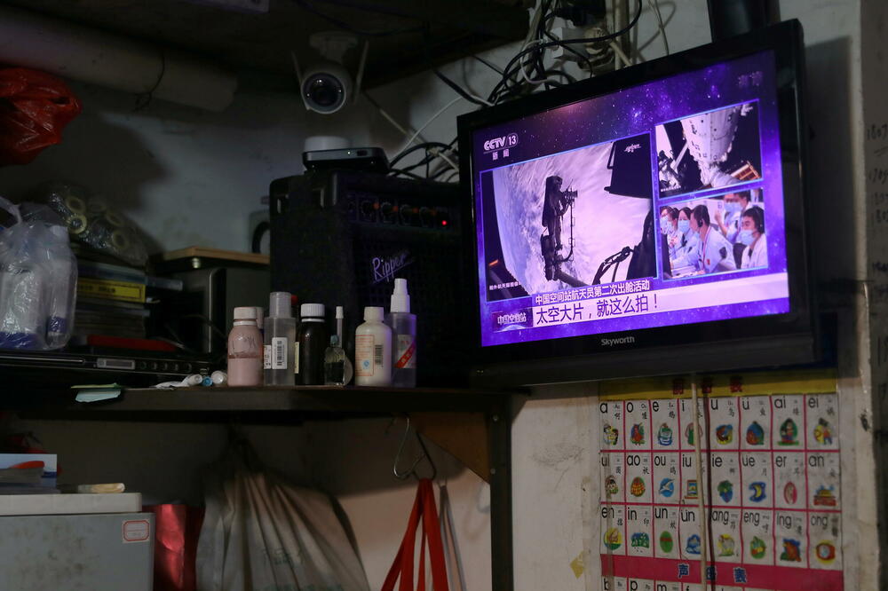 Prikazivanje misije na televiziji, Foto: Reuters