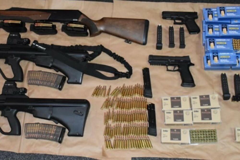 Pronađeno oružje i municija, Foto: Uprava policije