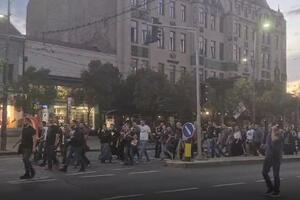 Policija u Beogradu stopirala šetnju antiglobalista, kordoni na...