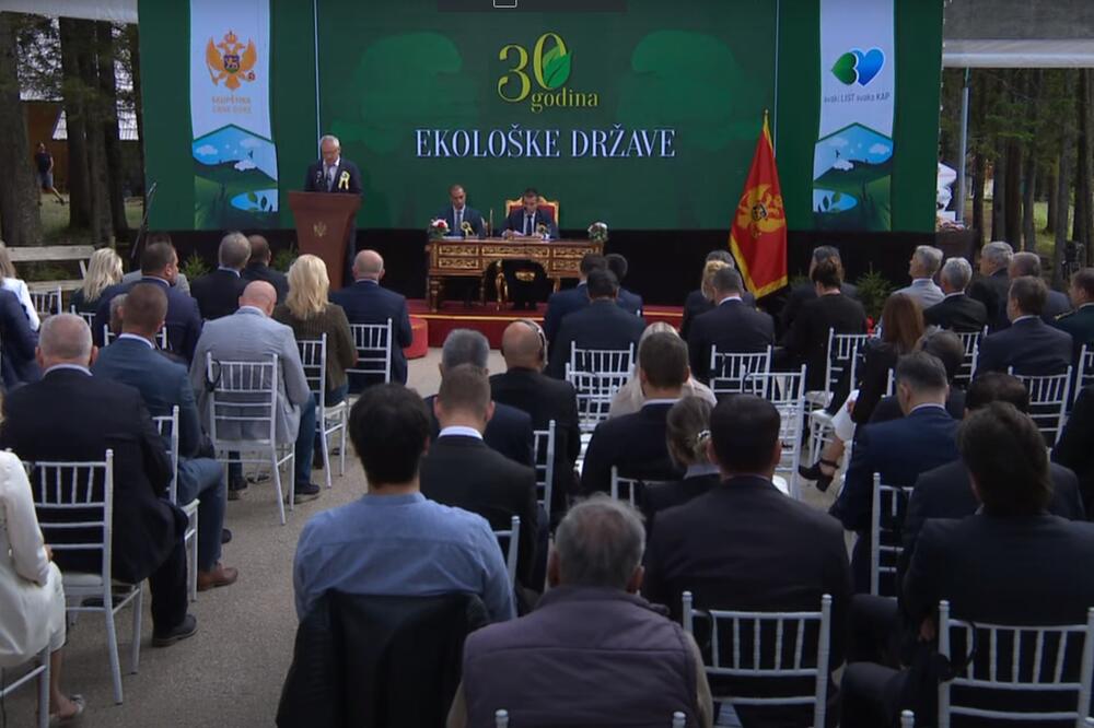 Sa svečanosti, Foto: Screenshot/Youtube