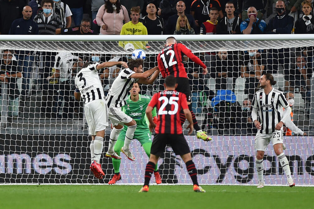 Detalj sa sinoćnjeg meča Juventusa i Milana, Foto: Reuters