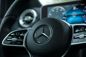 Mercedes opozvao 124 hiljade vozila