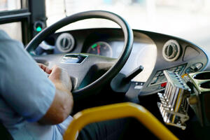 Vlada zadužuje MFFS da isplati prevoznicima 500 eura po autobusu