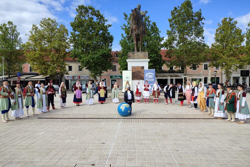 Nikšić- performan pod nazivom "Označimo mir", Foto: Svetlana Mandić