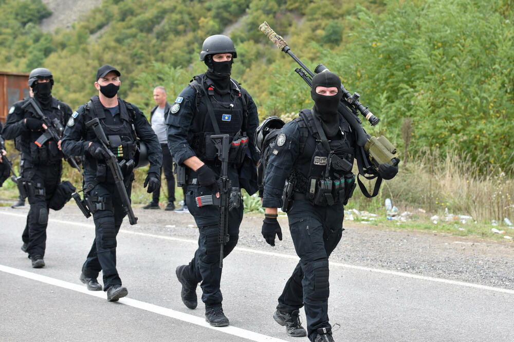 Kosovski specijalci na Jarinju: Jučerašnja fotografija, Foto: Reuters