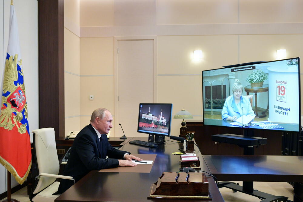 Putin sa predsjednicom izborne komisije Elom Pamfilovom putem video konferencije, Foto: Reuters