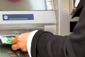 Zadržavanje osumnjičenom za krađu novca i bankovnih kartica