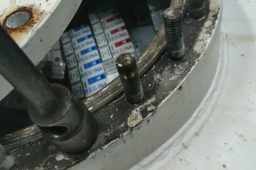 Carinici pronašli štek za cigarete, Foto: Uprava prihoda i carina